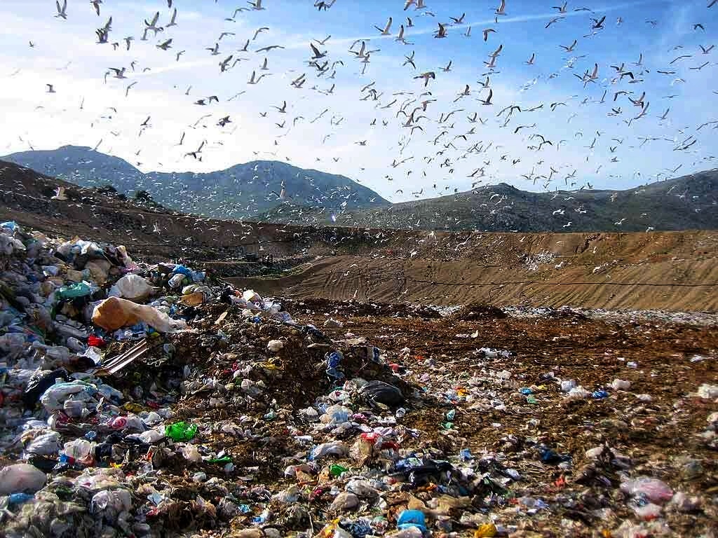 Il piano rifiuti non c’è, la discarica si